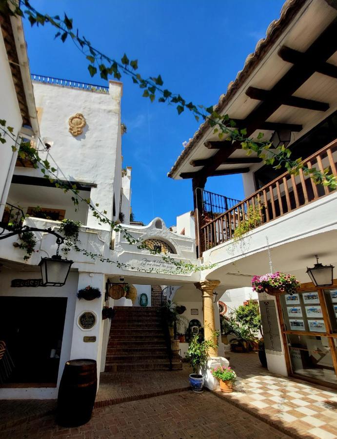 Village Penthouse Apartment, 2 Bedrooms, Stunning Views, Swimming Pool !! Appartement Benahavís