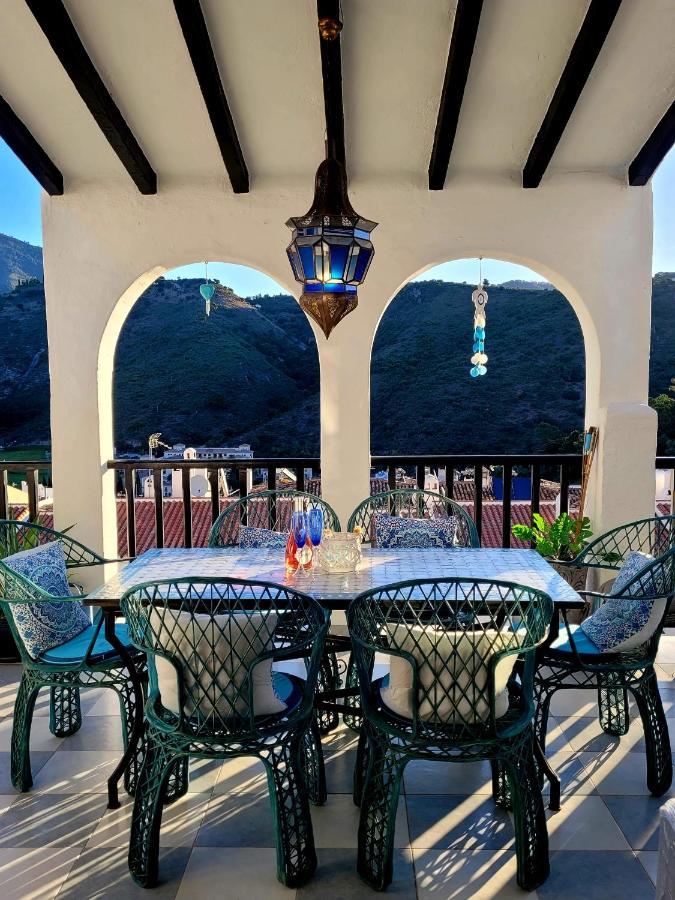 Village Penthouse Apartment, 2 Bedrooms, Stunning Views, Swimming Pool !! Benahavis