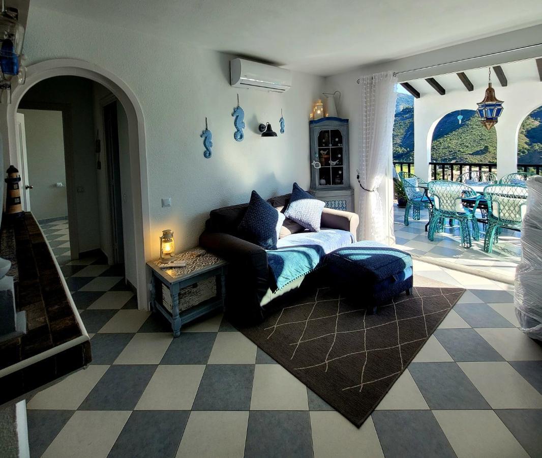 Village Penthouse Apartment, 2 Bedrooms, Stunning Views, Swimming Pool !! Apartment *