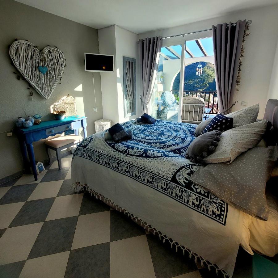 Village Penthouse Apartment, 2 Bedrooms, Stunning Views, Swimming Pool !! Apartment *