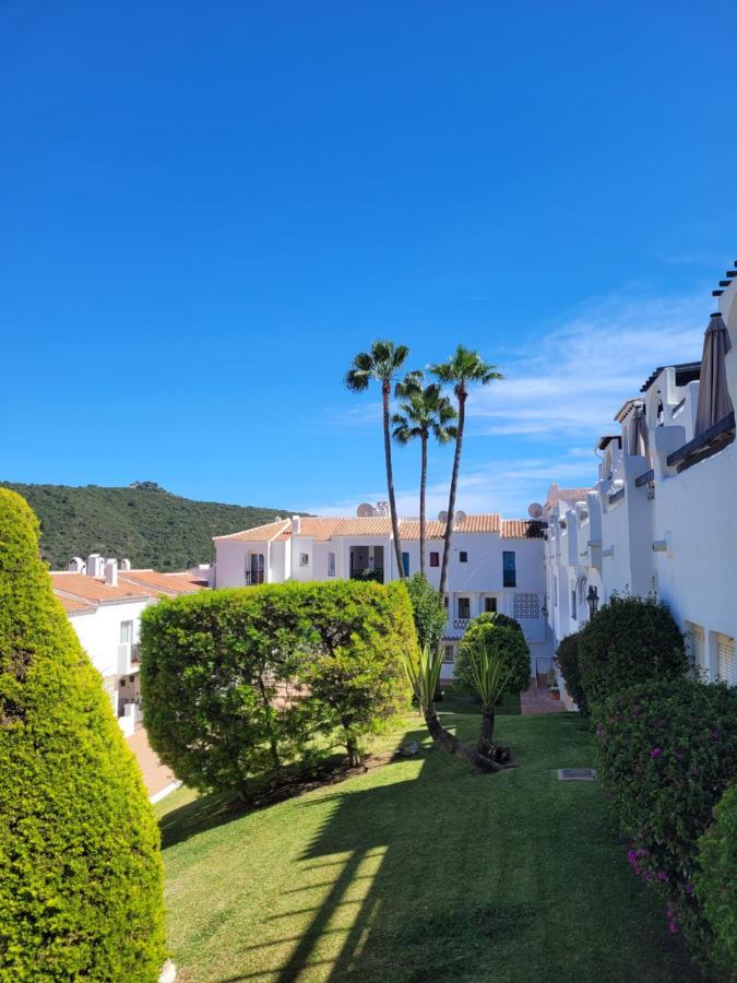 Village Penthouse Apartment, 2 Bedrooms, Stunning Views, Swimming Pool !! Apartment Benahavis