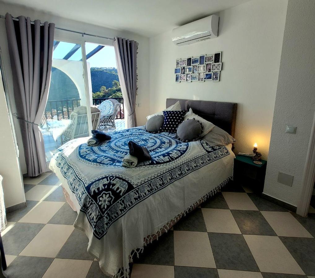 Village Penthouse Apartment, 2 Bedrooms, Stunning Views, Swimming Pool !! Apartment *